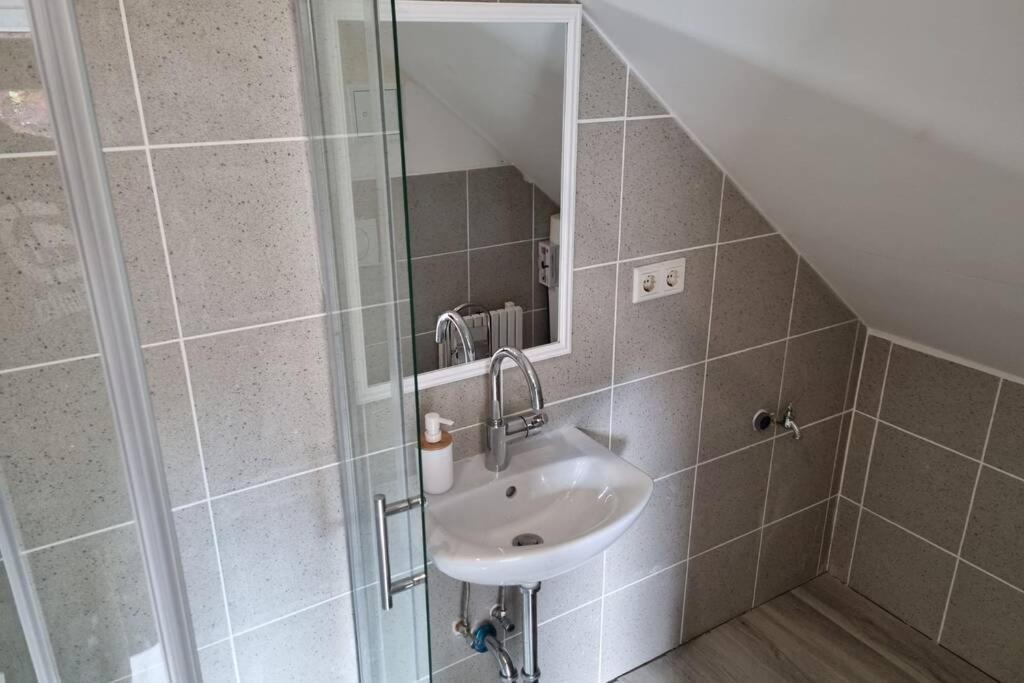 Ferienwohnung/Monteurwohnung Alte Garage Ahnatal Luaran gambar