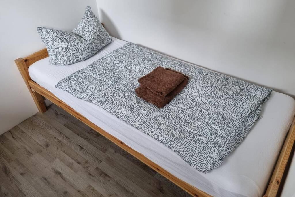 Ferienwohnung/Monteurwohnung Alte Garage Ahnatal Luaran gambar