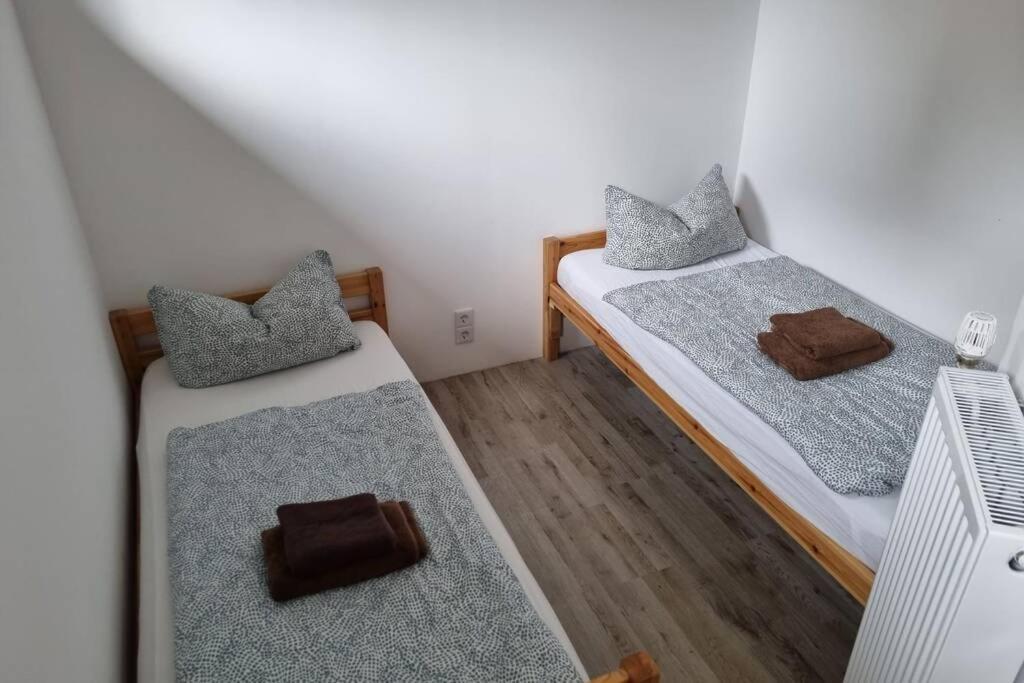 Ferienwohnung/Monteurwohnung Alte Garage Ahnatal Luaran gambar